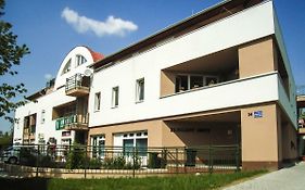 Monarchia Apartman Sunny